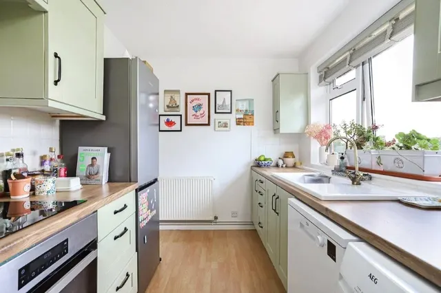 Alfred Road, Farnham, GU9, photo 2