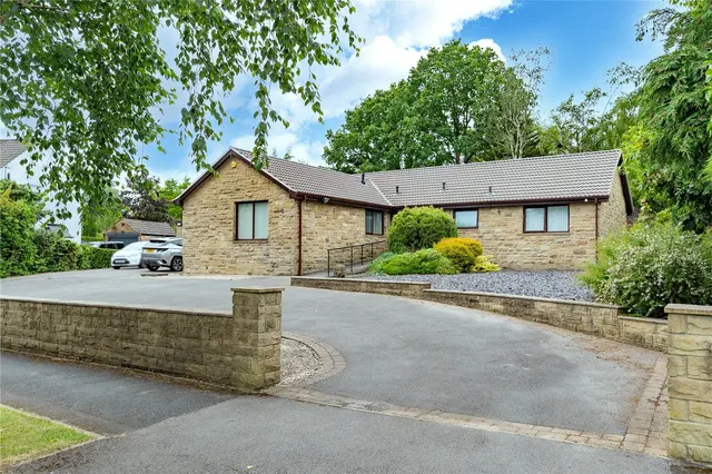 The Drive, Adel, LS16, photo 1