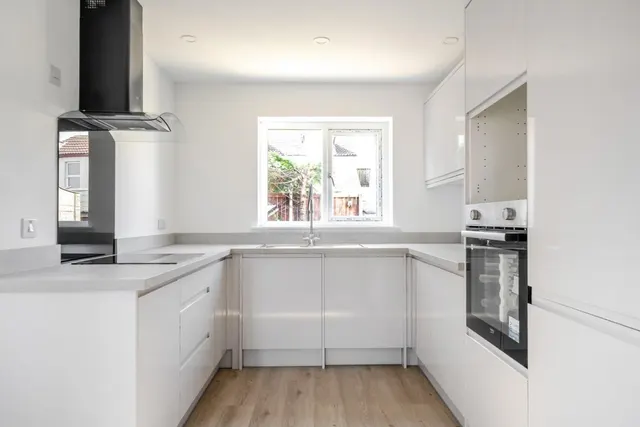Queens Gardens, Hoyland, S74, photo 2