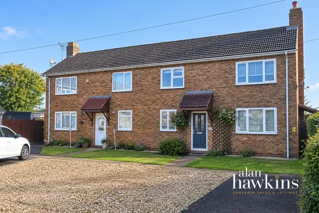 3 bedroom house, Lancaster Square, Lyneham, SN15