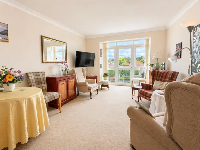 Roundhay Avenue, Peacehaven, photo 2