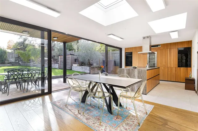 Photo 3 — Bathgate Road, Wimbledon, London, SW19 5PJ