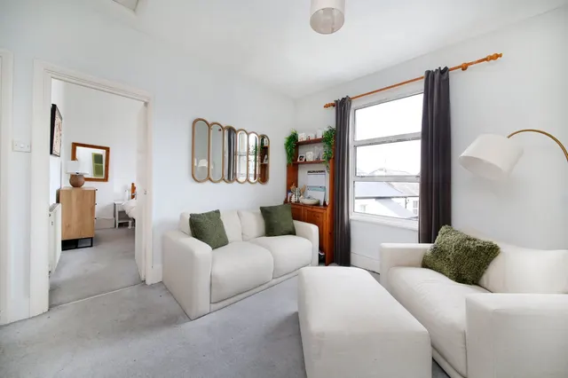 Balham High Road, Balham, SW12, photo 2