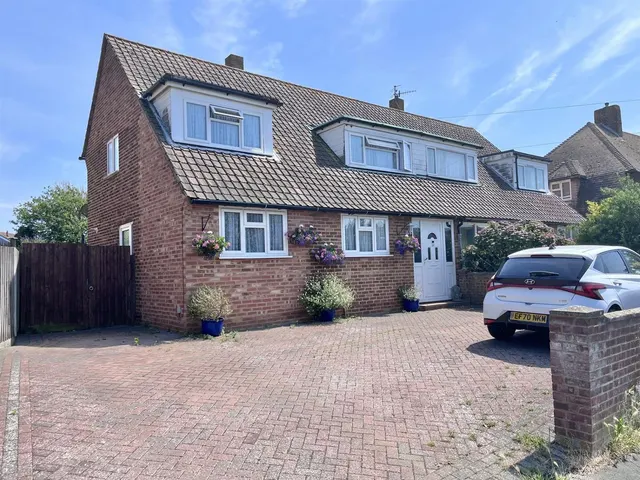 Walmer Road, Seaford, photo 1