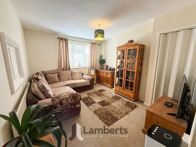 Photo 2 — 10 Allendale Court, Studley