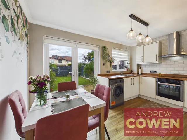 Photo 3 — Shire Close Eastfield, Scarborough YO11 3YZ