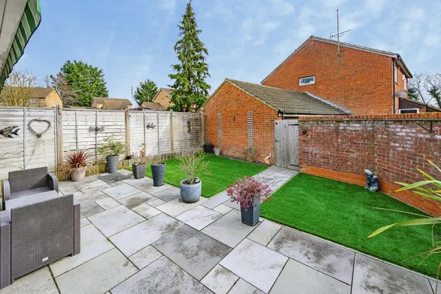 Photo 3 — Penda Close, Luton, Bedfordshire, LU3