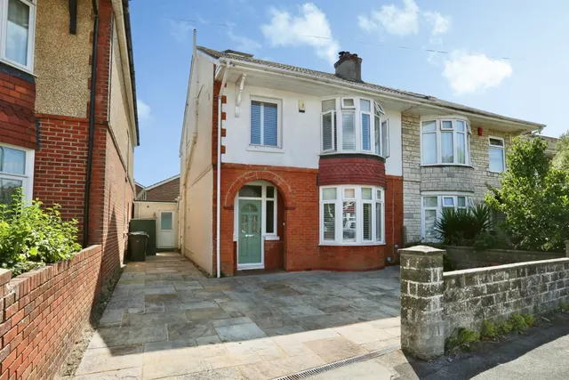 Grove Avenue, Gosport, PO12, photo 1