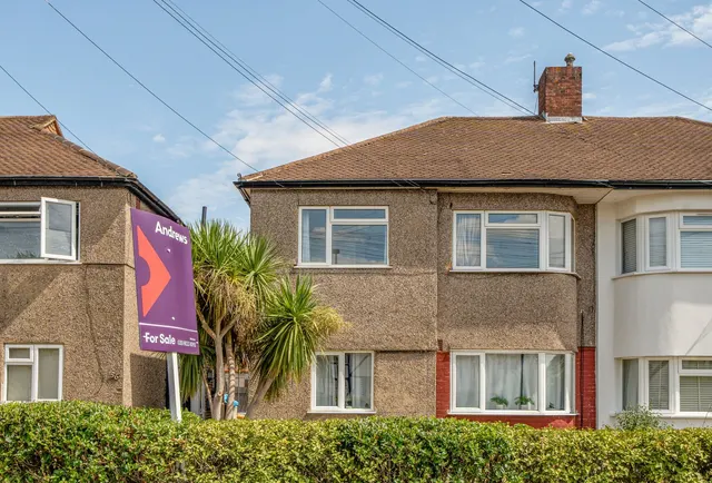 Wrythe Lane, Carshalton, SM5 2RP, photo 1