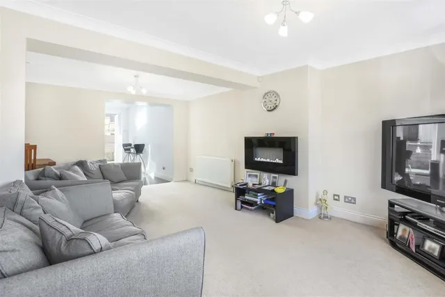 Photo 3 — Huntingdon Gardens, Worcester Park, KT4 8TF
