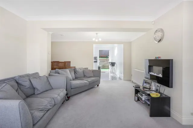 Photo 2 — Huntingdon Gardens, Worcester Park, KT4 8TF