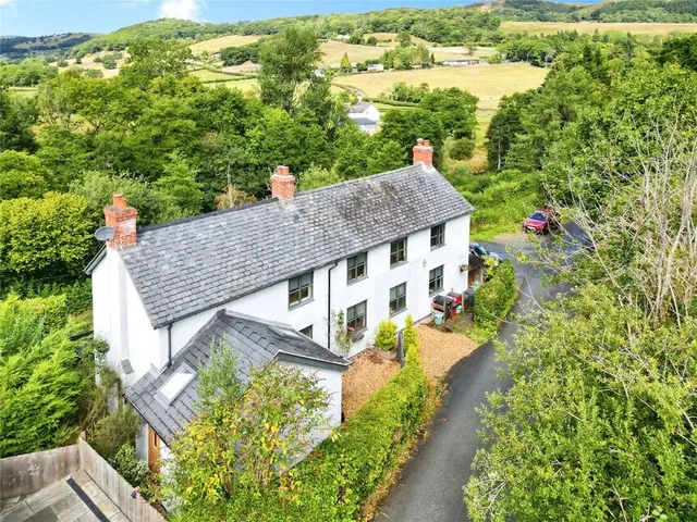 Llanfyllin, SY22, photo 1