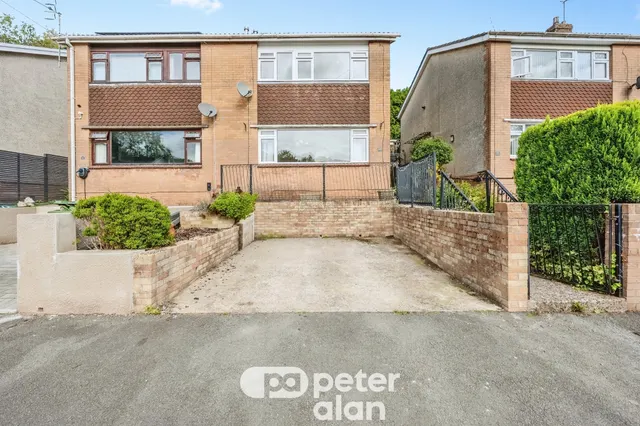 Lodgewood Estate Pontypool, NP4, photo 1