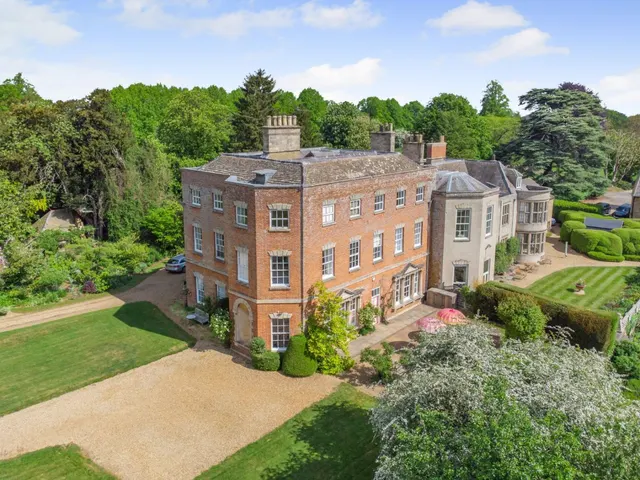 5 bedroom property — Glendon Hall, Glendon, Kettering, Northamptonshire, NN14 1QE