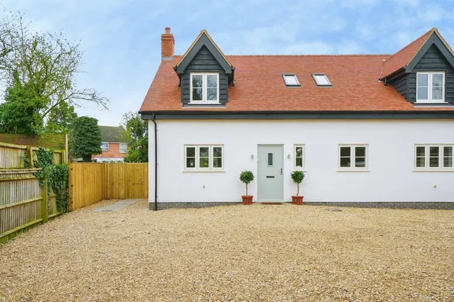 Worminghall Road, Ickford, Aylesbury, photo 1