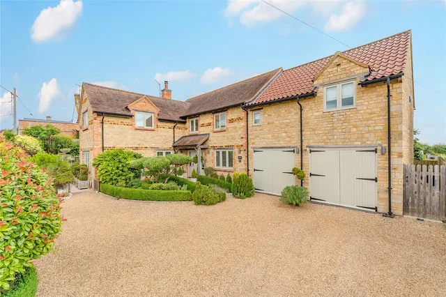 St. Andrews Lane, Titchmarsh, NN14, photo 1