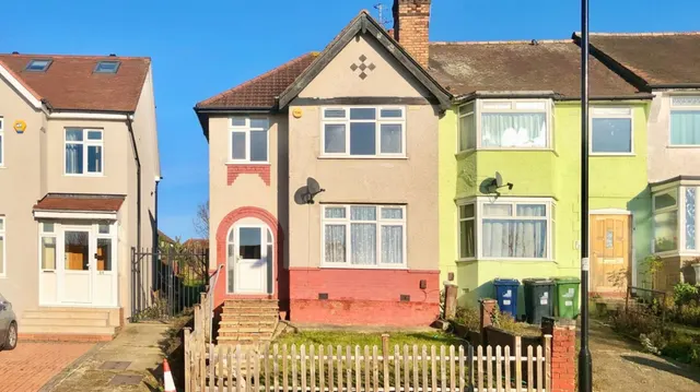 Northwood Gardens, Greenford, UB6, photo 3