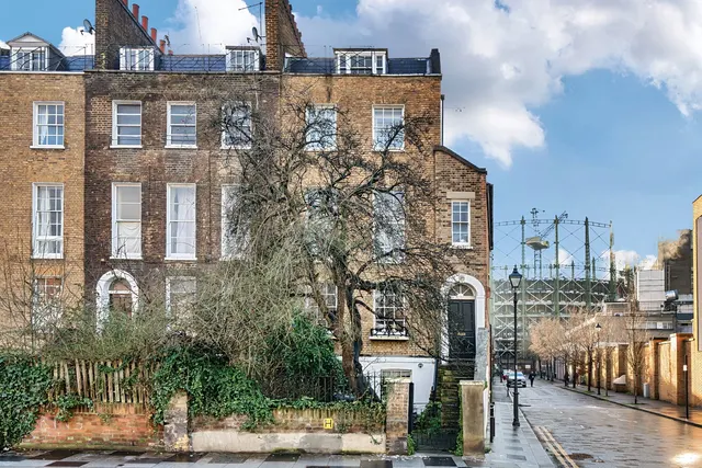 2 bedroom flat — Kennington Road, London, SE11