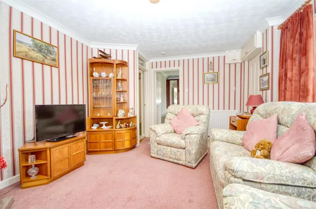 Photo 2 — Granada Road, Hedge End, Southampton, SO30 4AL