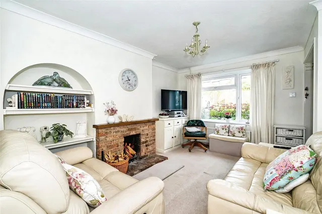 Breach Close, Steyning, BN44, photo 2