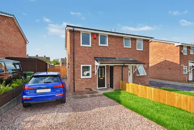 Near Vallens, Telford, photo 1