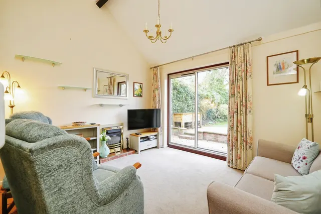 Photo 2 — Balmoral Road, Didcot
