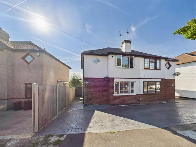 Heathfield Rise, Ruislip, Middlesex, HA4 7NE, photo 1