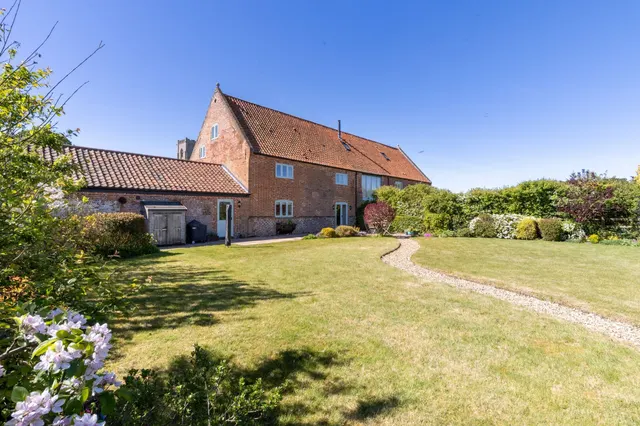 Idyllic Barn Conversion in Worstead, photo 2