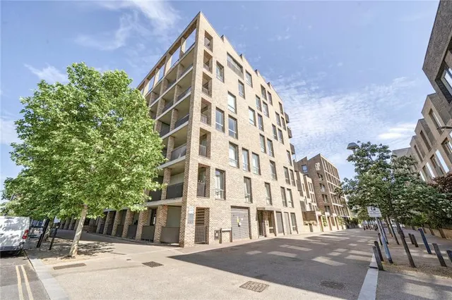 Boaters Avenue, Brentford, TW8, photo 1