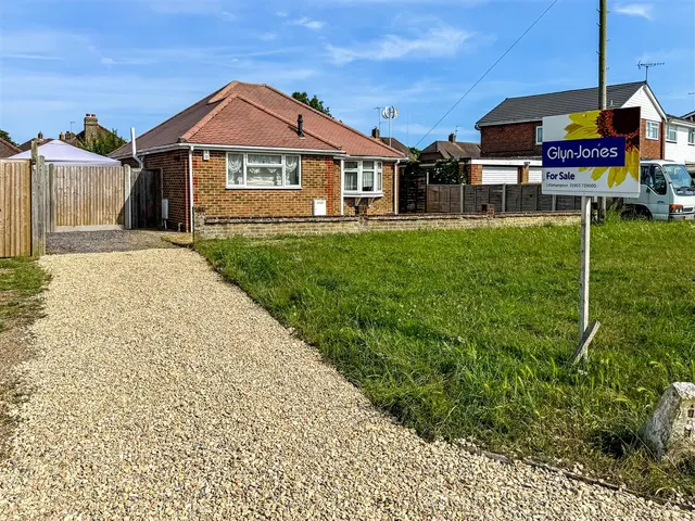 Horsham Road West, Littlehampton, photo 1