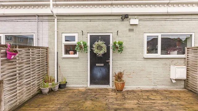 3 bedroom flat — Shakespeare Drive, Shirley