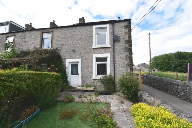 Heaton Place, Buxton, photo 1