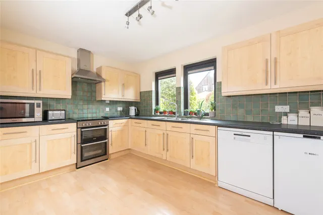 Dalestones, West Hunsbury, NN4, photo 3