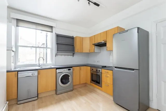 Bowood Road, London, SW11, photo 2