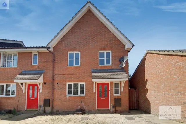 15 Landridge Drive, Enfield, Greater London, EN1 4LG, photo 1