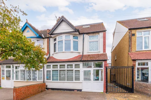 103 Mayfield Road, Thornton Heath, photo 1