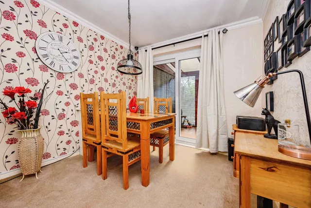 Photo 3 — Calverton Road, Luton, Bedfordshire, LU3