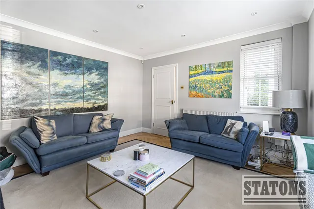 Photo 3 — Southway, London, N20 8DE