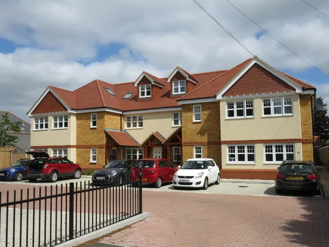 London Road, Aston Clinton, HP22, photo 1