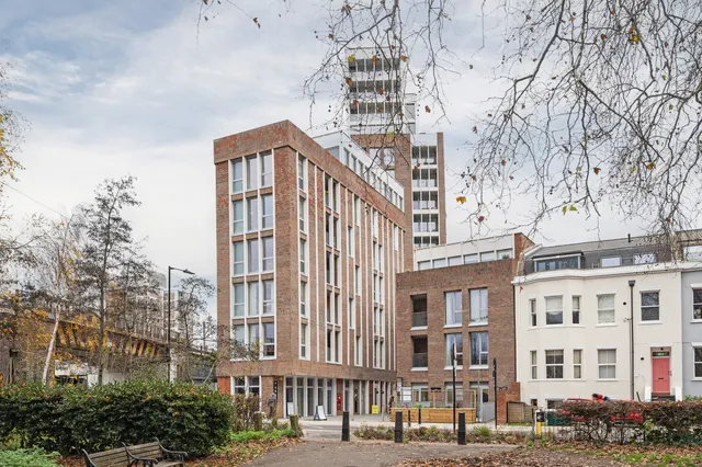 Flat 14, 4 Maple Path, London, photo 1