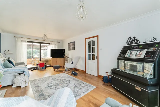 Hawthorn Walk, Bury St. Edmunds, IP28, photo 2