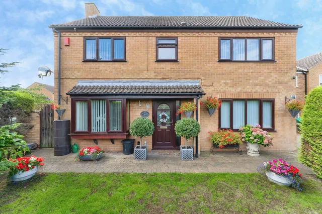 Hawthorn Walk, Bury St. Edmunds, IP28, photo 1