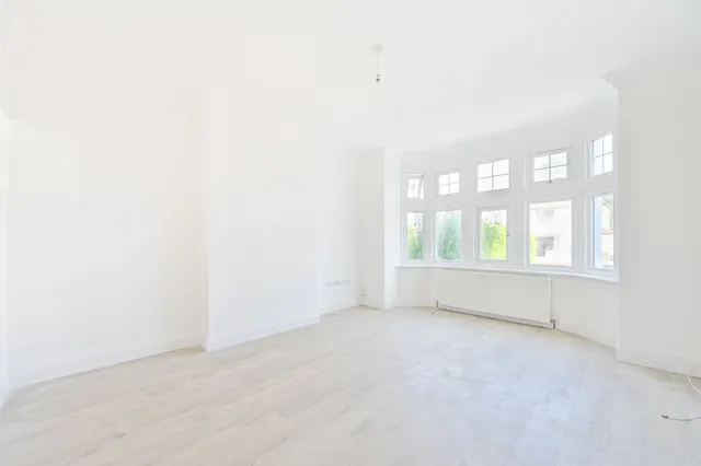62a Wembley Park Drive, photo 1