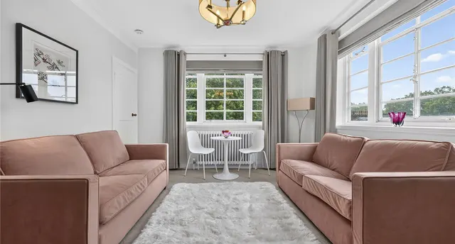 Tavistock Square, Bloomsbury, WC1H, photo 2