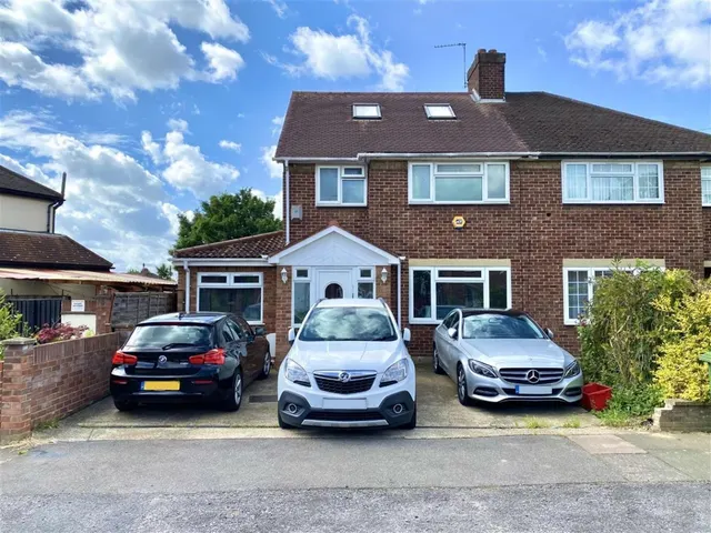 Wentworth Crescent, Hayes, Middx, UB3 1NN, photo 1