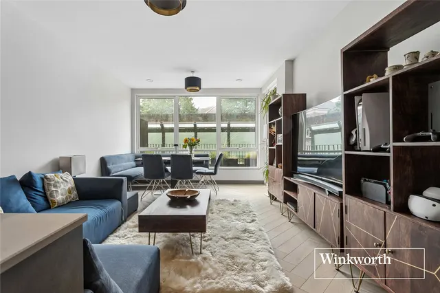 Oakleigh Road North, London, N20, photo 1
