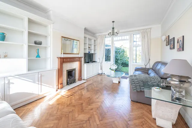 Photo 2 — 93 Brim Hill, London