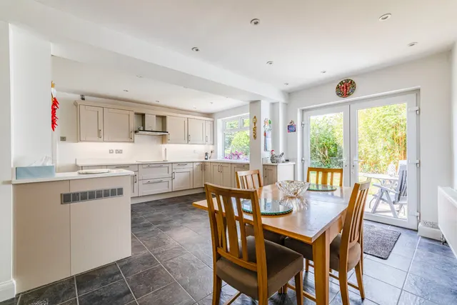 Church Road, Byfleet, KT14, photo 3