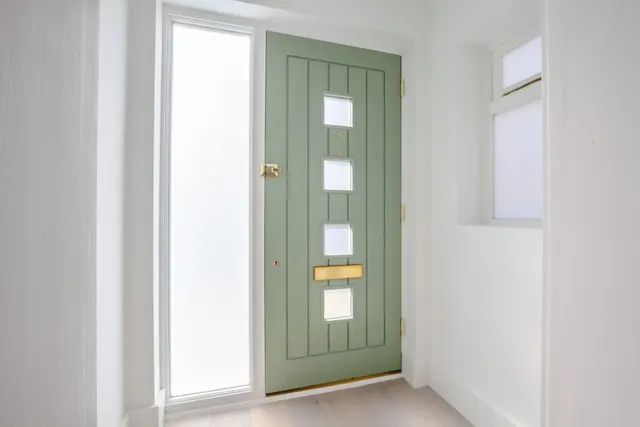 Olveston Walk, Carshalton, SM5, photo 2