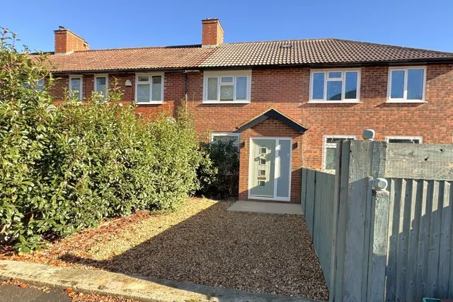 Olveston Walk, Carshalton, SM5, photo 1